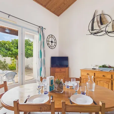 A Pied, Maison Avec Jardin Pour 4 Holiday home *
